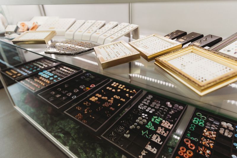 The jewelry case